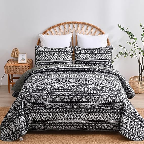 Dark Grey Boho Quilt Set Queen Size, 3 Pieces Grey Striped Geometric Bedspread Coverlet Set with 2 Pillowcases Soft Lightweight Microfiber Bohemian Quilt Bedding Set for All Season 96x90