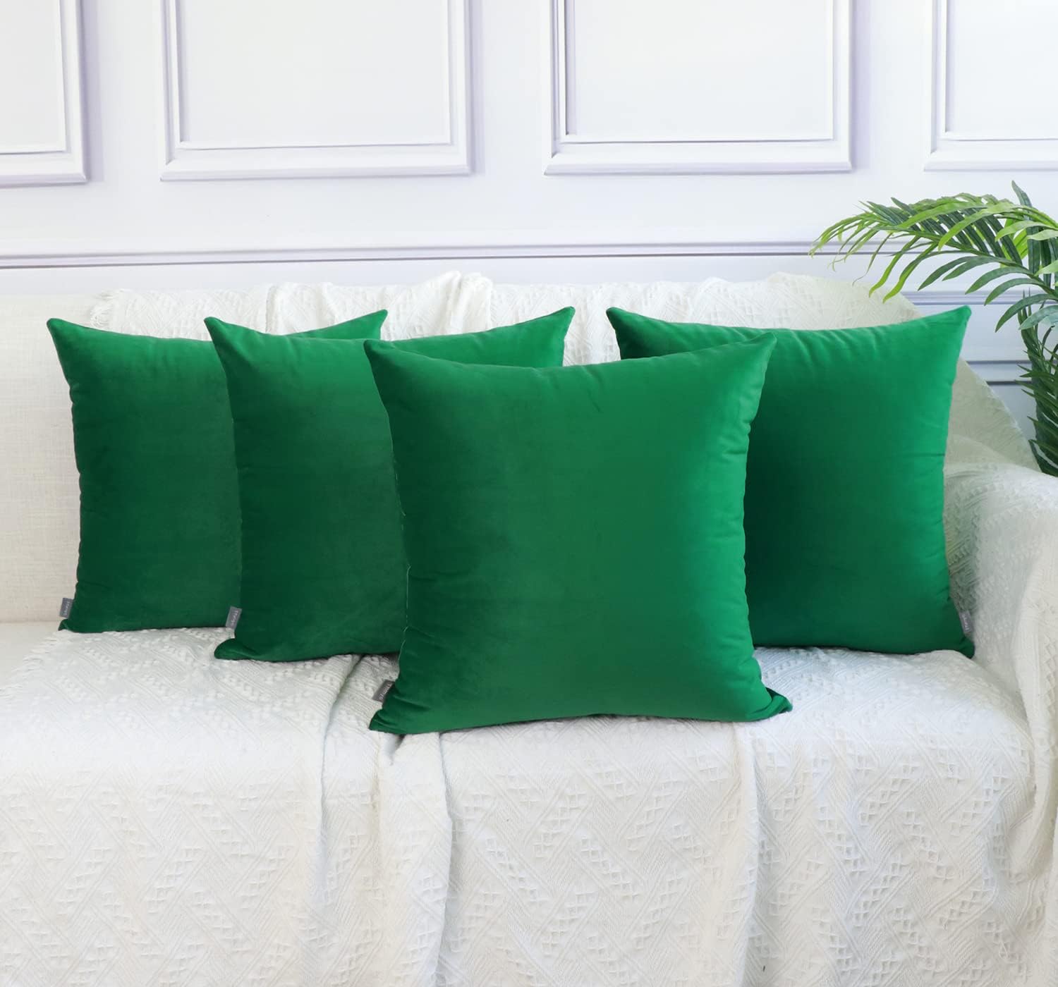 4 Pack Soft Velvet Cushion Covers, Comfortable Decorative Square Throw Pillow Covers, Christmas DIY Throw Pillow Covers for Sofa Bedroom Couch Car (18 x 18 Inch/45 x 45 cm, Christmas Green)