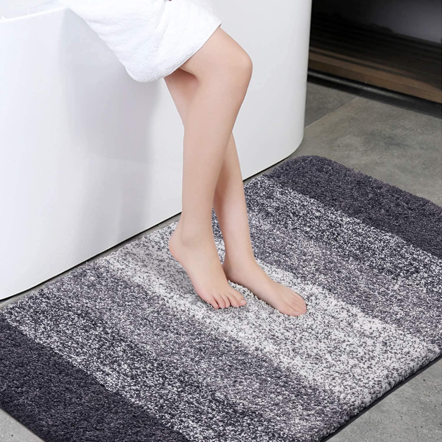 KMAT Bathroom Rug Microfiber Bath Mat 32(W) x 47(L),Luxury Soft Shaggy Shower Rug,Non-Slip Absorbent Plush Floor Mats Runner Carpet for Bathtub Shower Bathroom Bedroom (Gradient Grey)