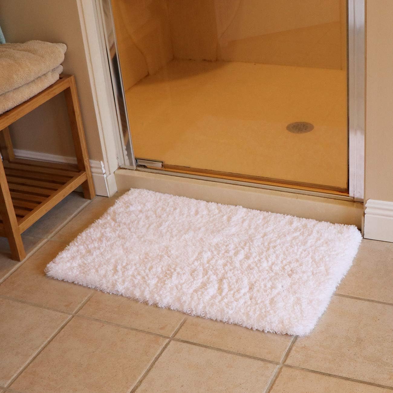 KMAT White Bathroom Rugs Bath Mat 20 x 32,Soft Shaggy White Microfiber Shower Rug, Machine Washable Throw Rugs Non Slip Absorbent Luxury Plush Floor Mats Runner Carpet for Bath Tub Shower Bathroom