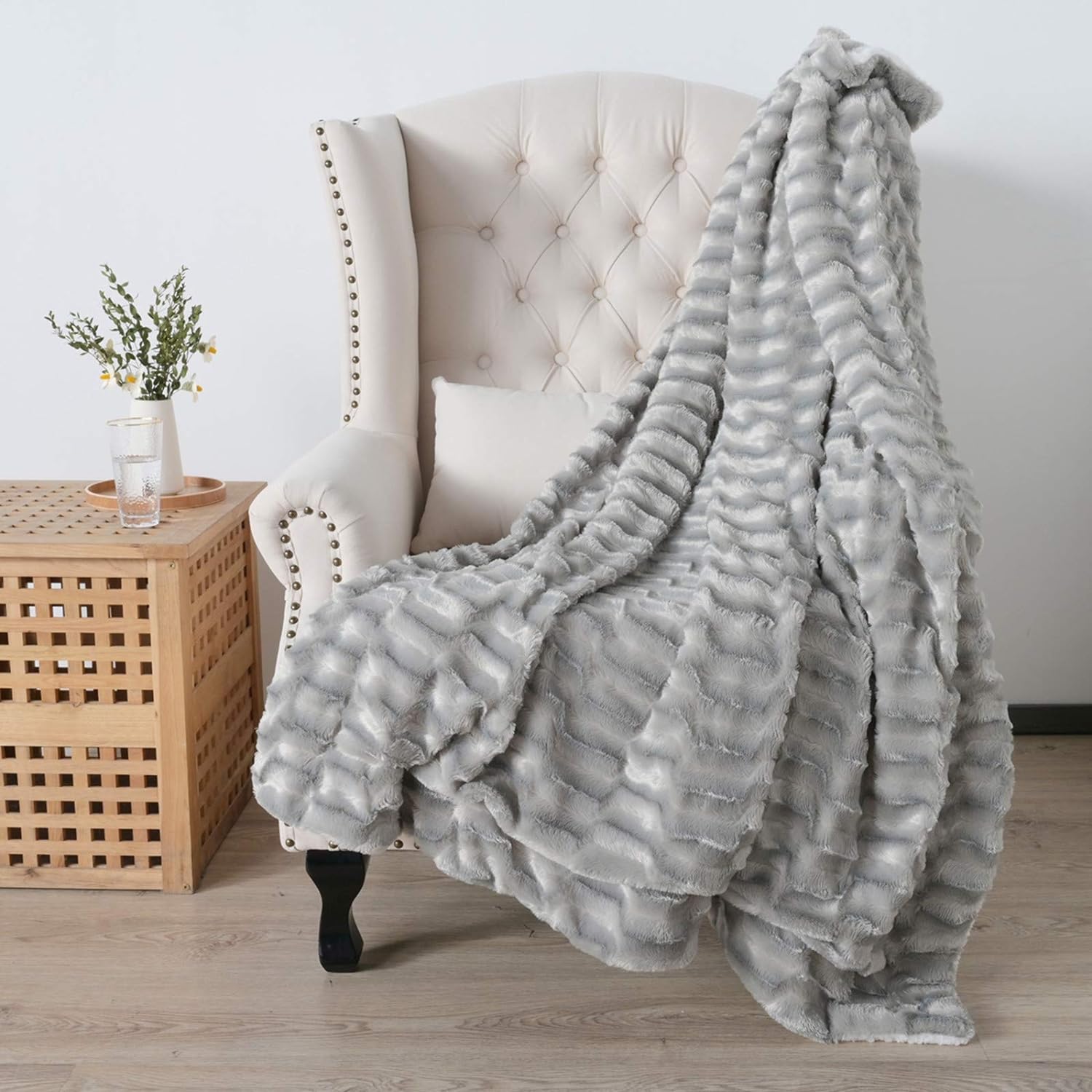 UKELER Faux Fur Throw Blanket for Couch 50x60 Inches Thick Fluffy Blanket Throws, Gray