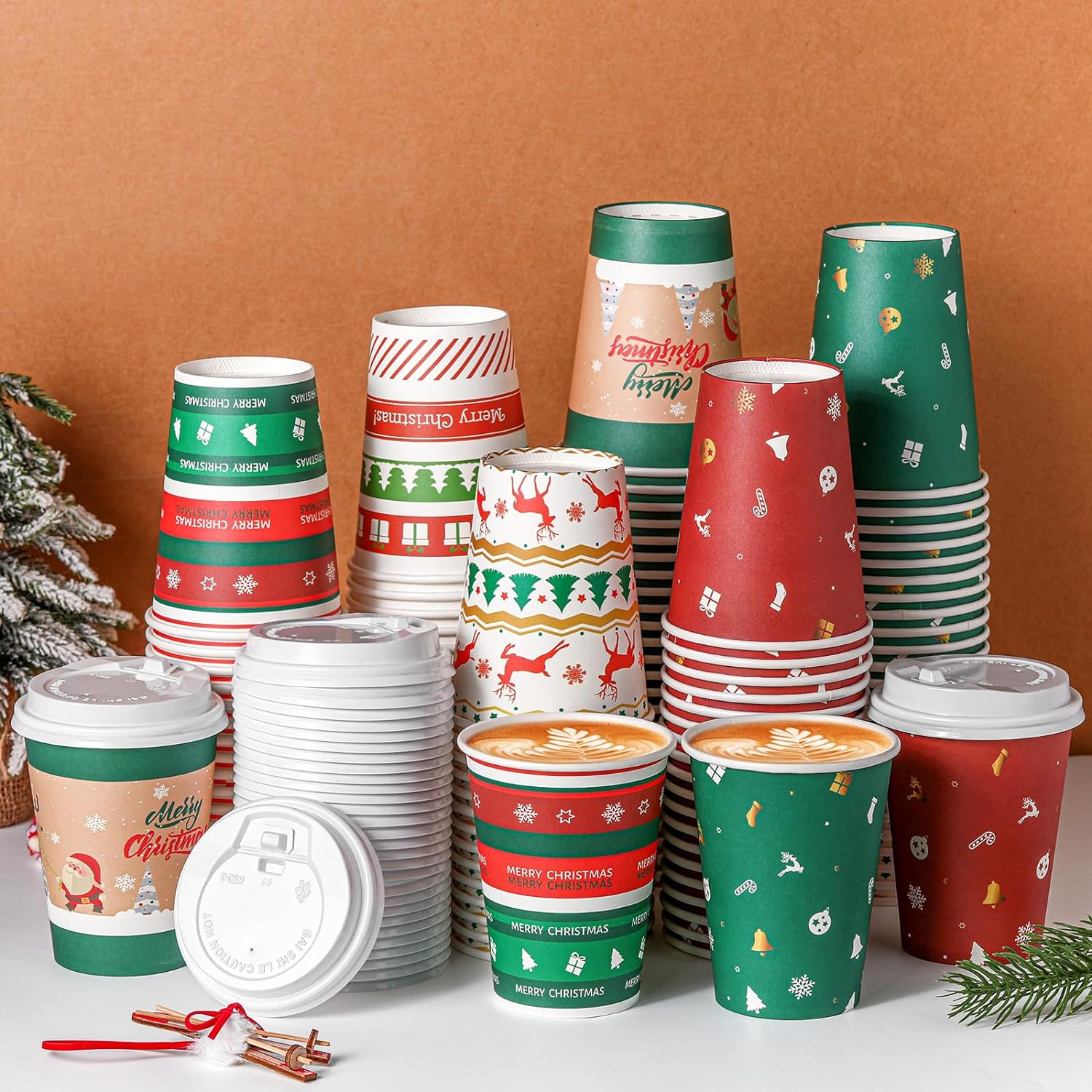 Umigy 120 Pcs 12 oz Christmas Coffee Cups with Lids Christmas Red and Green Paper Coffee Cups Disposable Tea Cups Xmas Paper Party Cups for Christmas Party Supplies for Dinner Picnic Anniversary