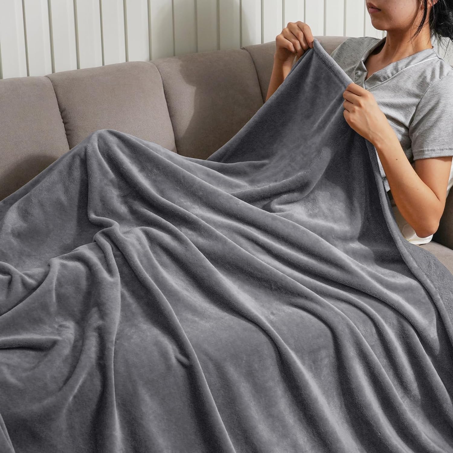 PHF Ultra Soft Fleece Throw Blanket, No Shed No Pilling Luxury Plush Cozy 300GSM Lightweight Blanket for Bed, Couch, Chair, Sofa Suitable for All Season, 50 x 60, Grey