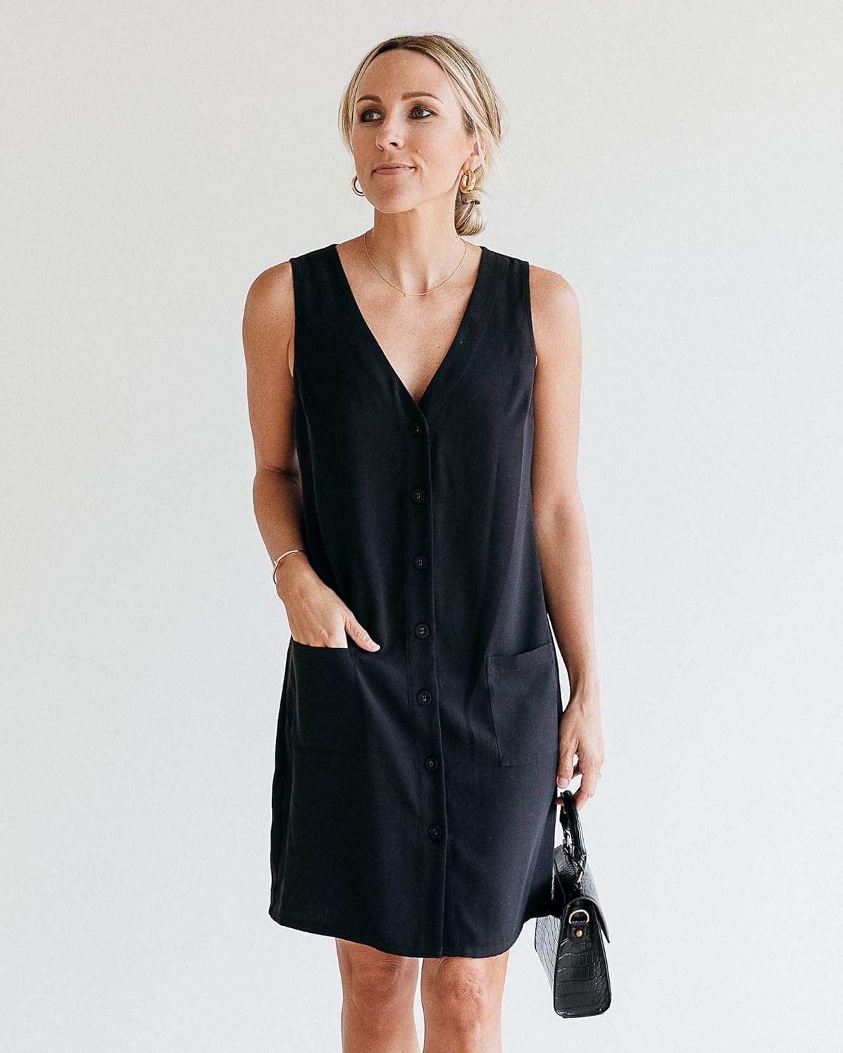 The Drop Women' Black Sleeveless V-neck Dress by @jaceyduprie