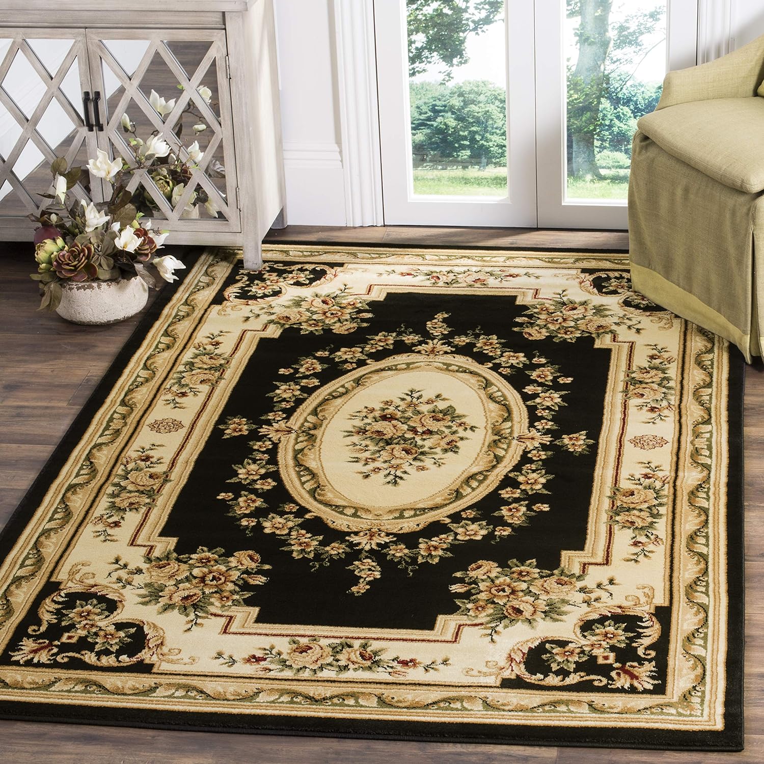 SAFAVIEH Lyndhurst Collection Area Rug - 8' x 11', Black & Ivory, Traditional European Medallion Design, Non-Shedding & Easy Care, Ideal for High Traffic Areas in Living Room, Bedroom (LNH218A)