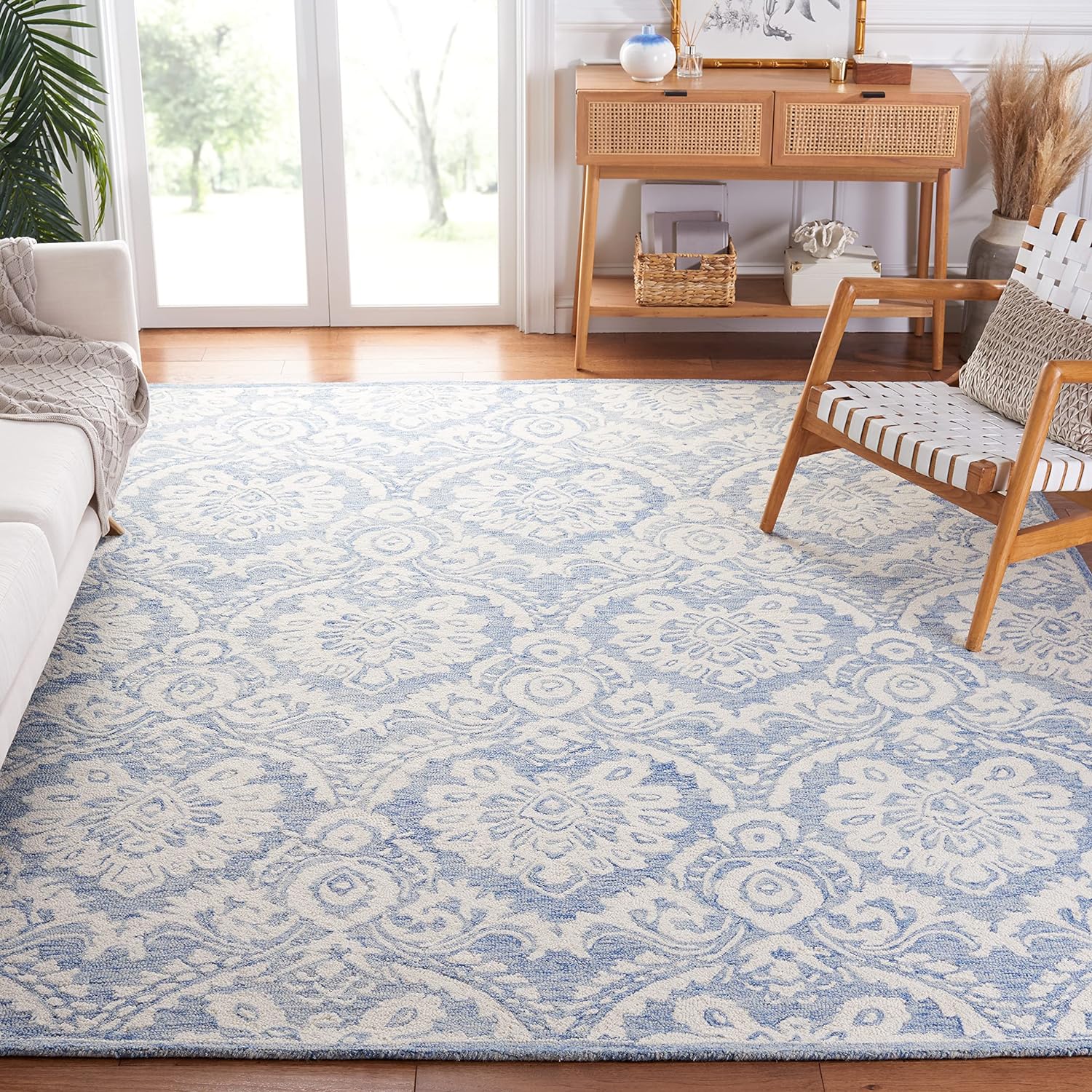 SAFAVIEH Blossom Collection 8' x 10' Blue/Ivory BLM106M Handmade Premium Wool Area Rug