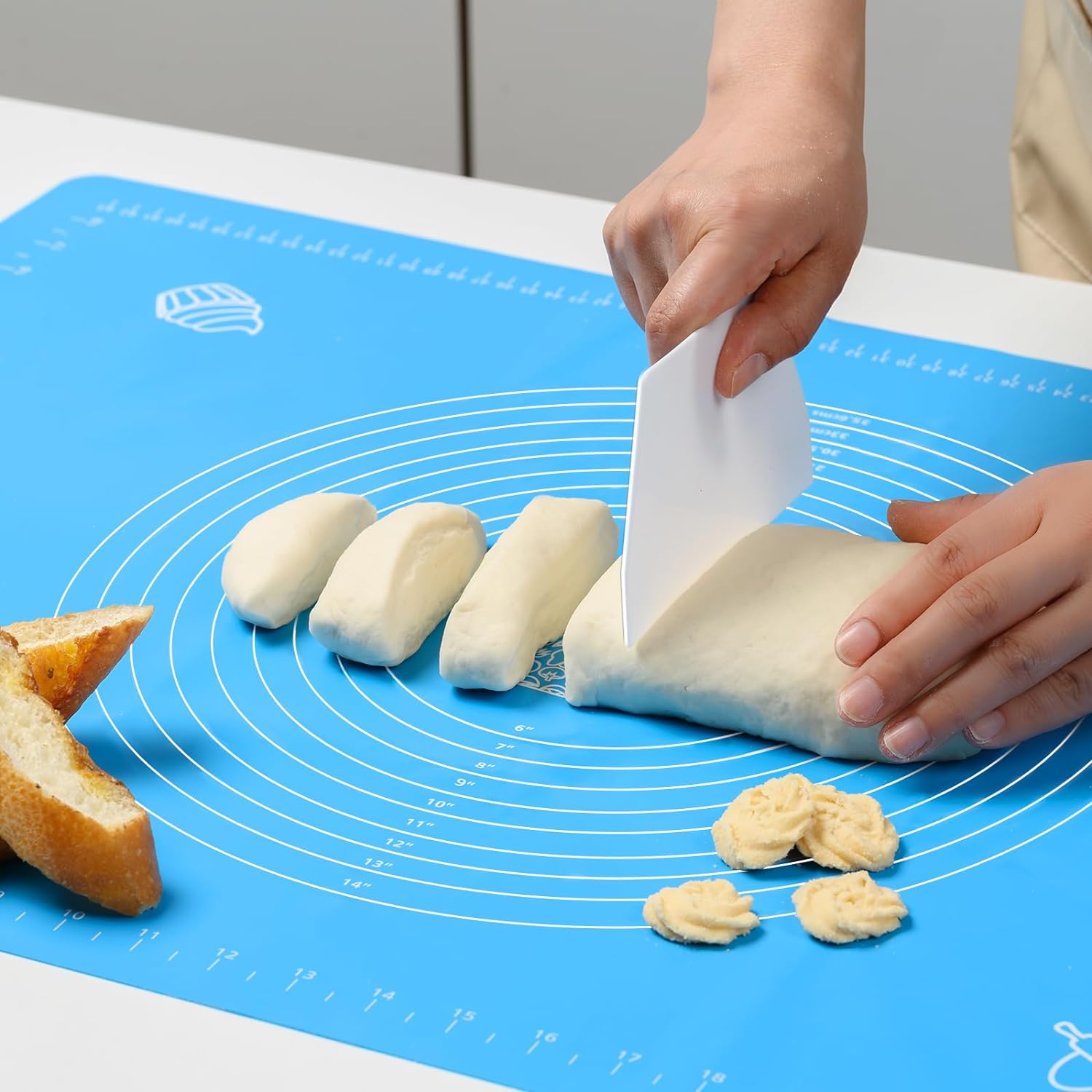 PARACITY Silicone Baking Mat, Pastry Mat with Measurements and Dough Scraper, Non-slip Non Stick Dough Mat, 25*18Inch Baking Supplies/Counter Mat for Kitchen, Fondant/ Pie Crust Mat for Making Pastry