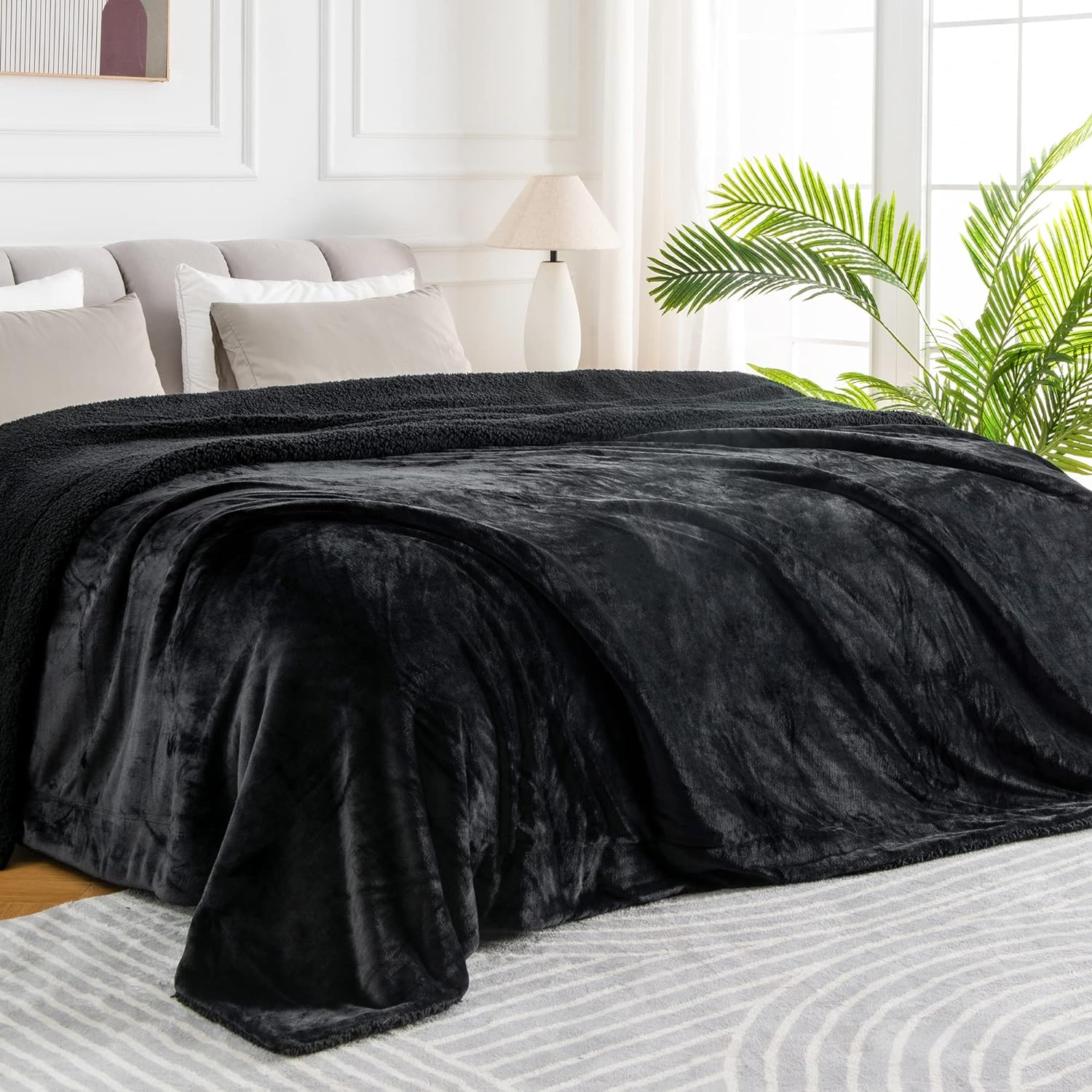 BEDELITE Sherpa Fleece Blankets King Size - Thick Warm Blankets for Winter, Soft & Cozy Plush Large Heavy Blanket for Bed (Black, 108 X 90)