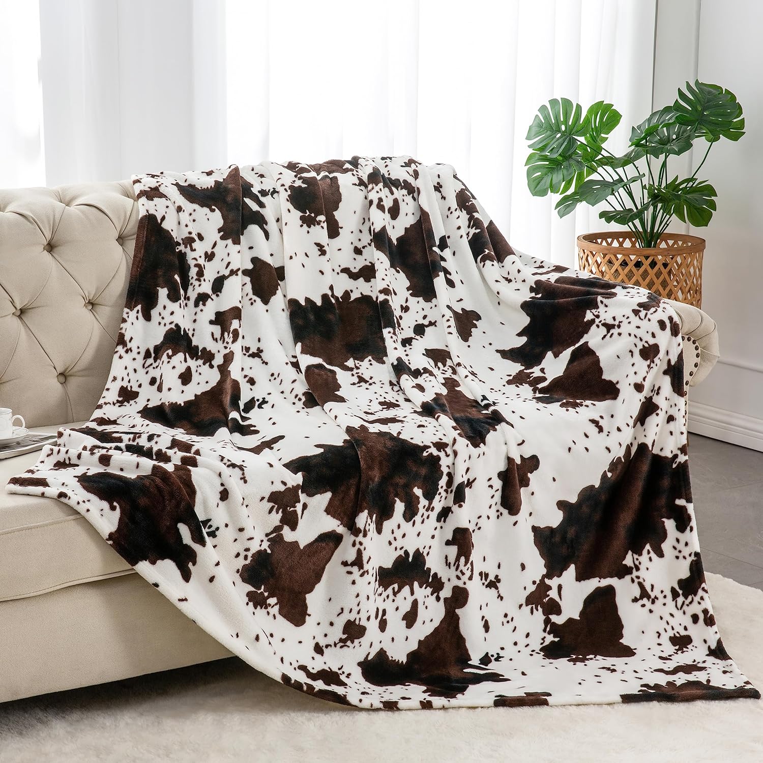 BEDELITE Cow Print Throw Blanket Twin Size for Couch & Bed, 300GSM Cute Plush Cozy Fuzzy Blanket 60 x 80, Super Soft & Warm Blankets for Fall and Winter, Brown