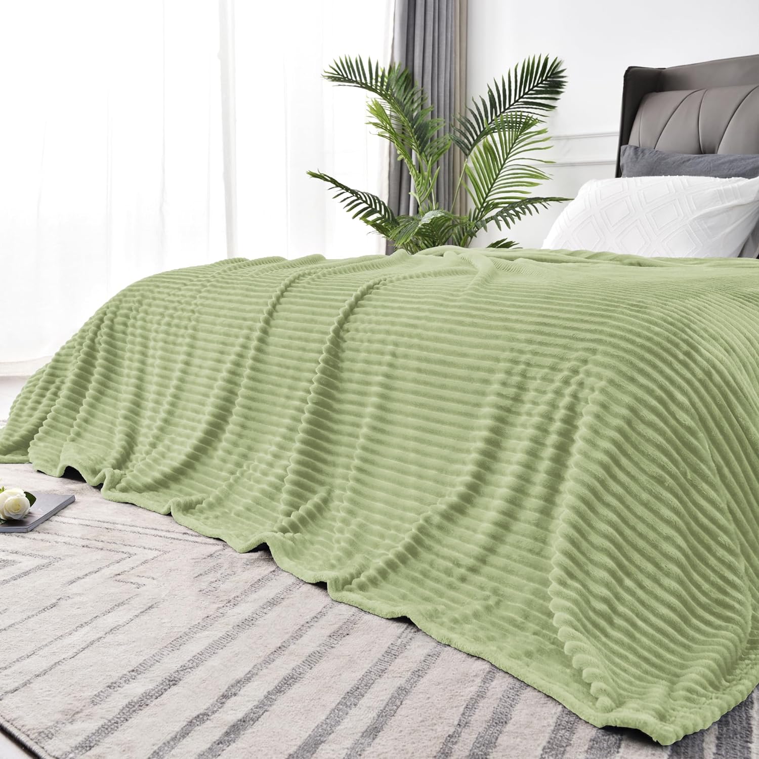 BEDELITE Fleece Blanket King Size  3D Ribbed Jacquard Soft and Warm Decorative Fuzzy Blankets  Cozy, Fluffy, Plush Lightweight Throw Blankets for Couch, Bed, Sofa(Grass Green, 108x90 inches)