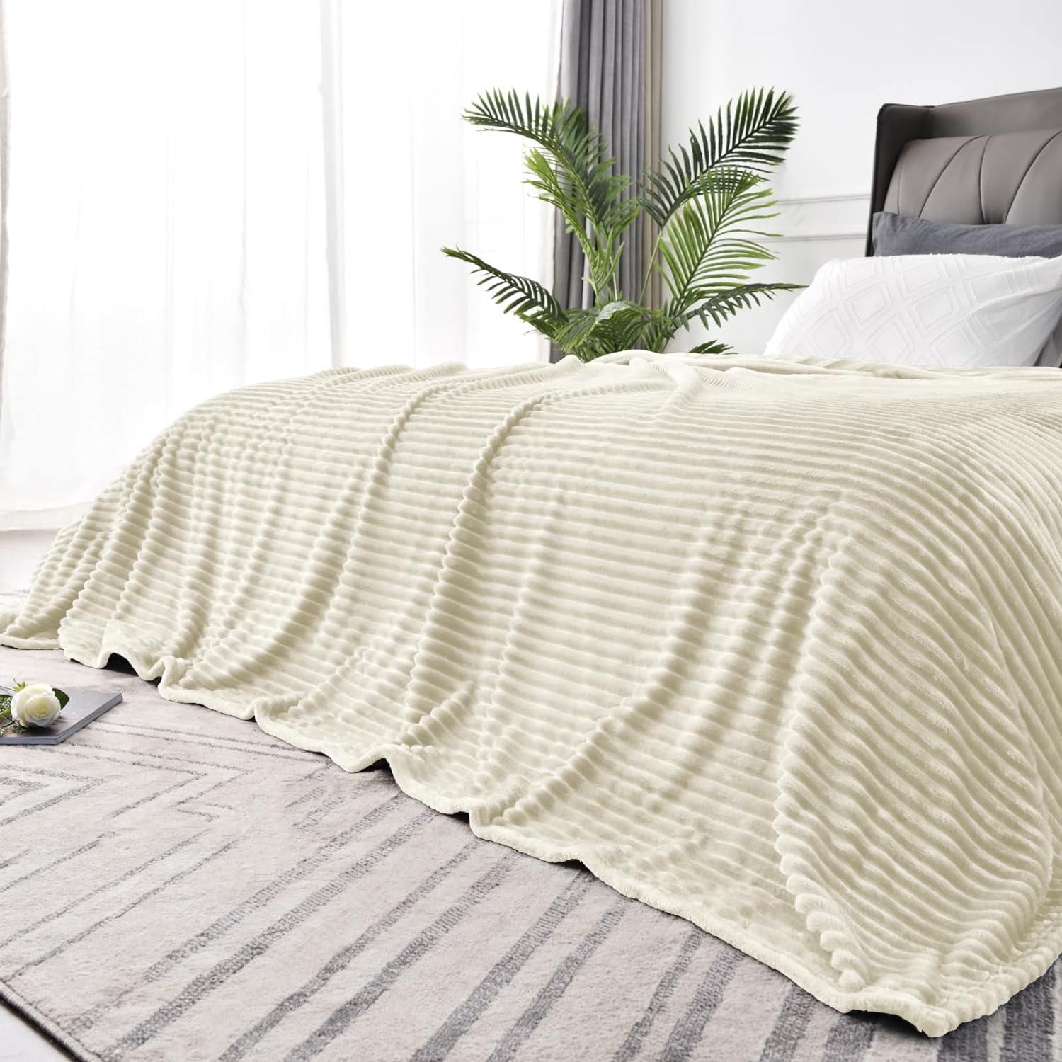 BEDELITE Fleece Blanket King Size  3D Ribbed Jacquard Soft and Warm Decorative Fuzzy Blankets  Cozy, Fluffy, Plush Lightweight Throw Blankets for Couch, Bed, Sofa(Beige, 108x90 inches)