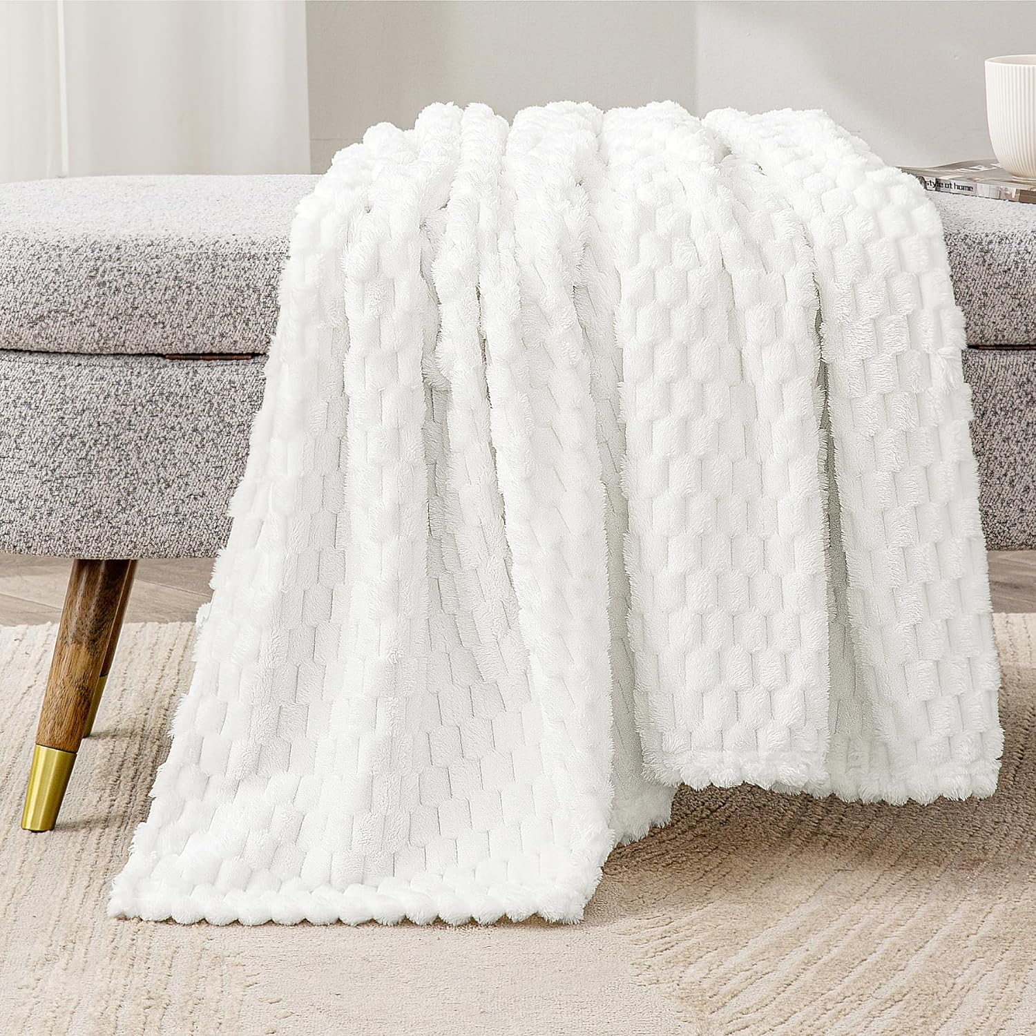 BEDELITE Fleece Blanket Twin Blanket for Bed Couch, 3D Jacquard Decorative White Throw Blanket, Soft and Cozy Warm Plush Fuzzy Blanket for Winter, 60x80Inches