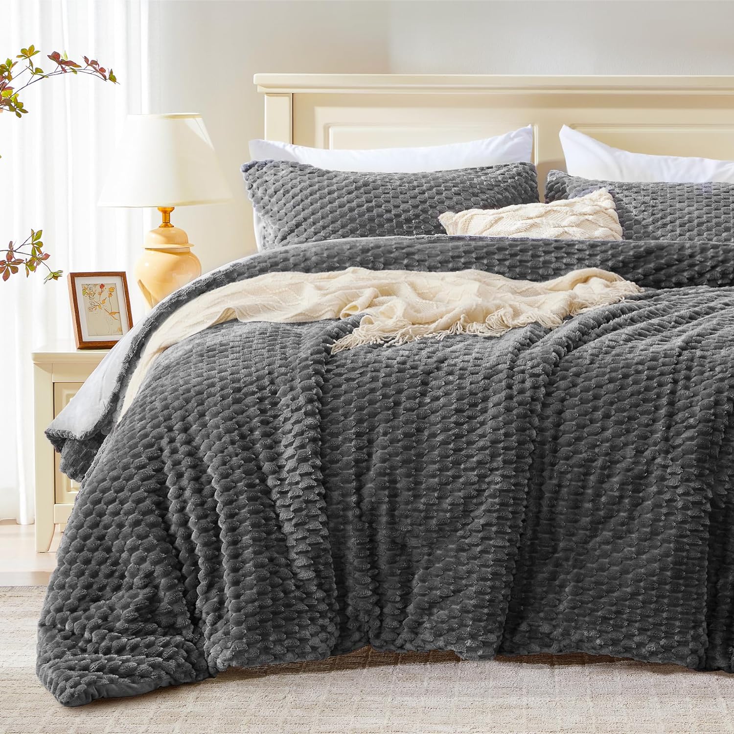 BEDELITE Fluffy Queen Comforter Set - Grey Fleece Soft Comforter for Queen Size Bed, Luxury Warm Bedding Set for Winter, Fuzzy Bed Set 3 Pieces (1 Comforter, 2 Pillowcases)