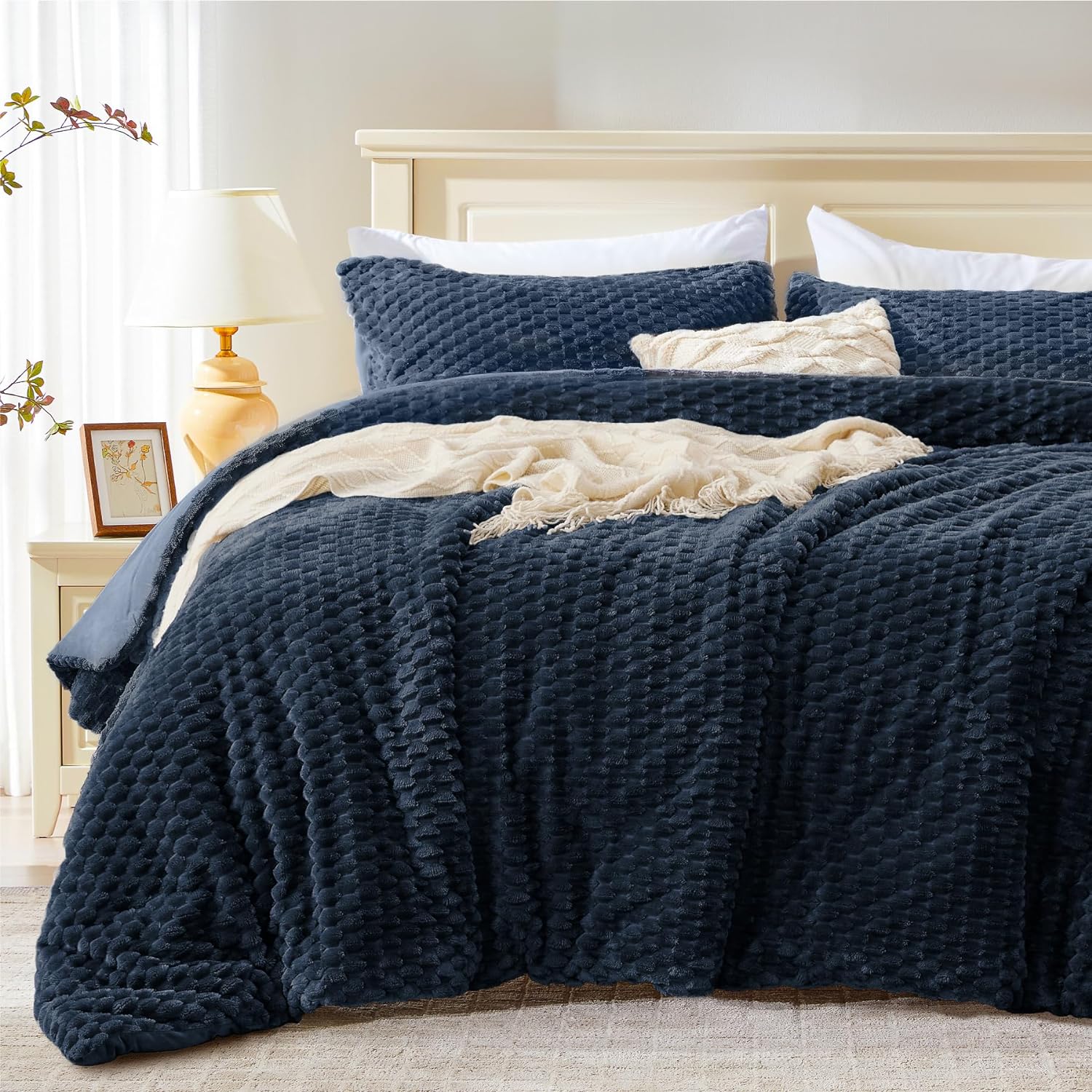 BEDELITE Fluffy Queen Comforter Set - Navy Blue Fleece Soft Comforter for Queen Size Bed, Luxury Warm Bedding Set for Winter, Fuzzy Bed Set 3 Pieces (1 Comforter, 2 Pillowcases)