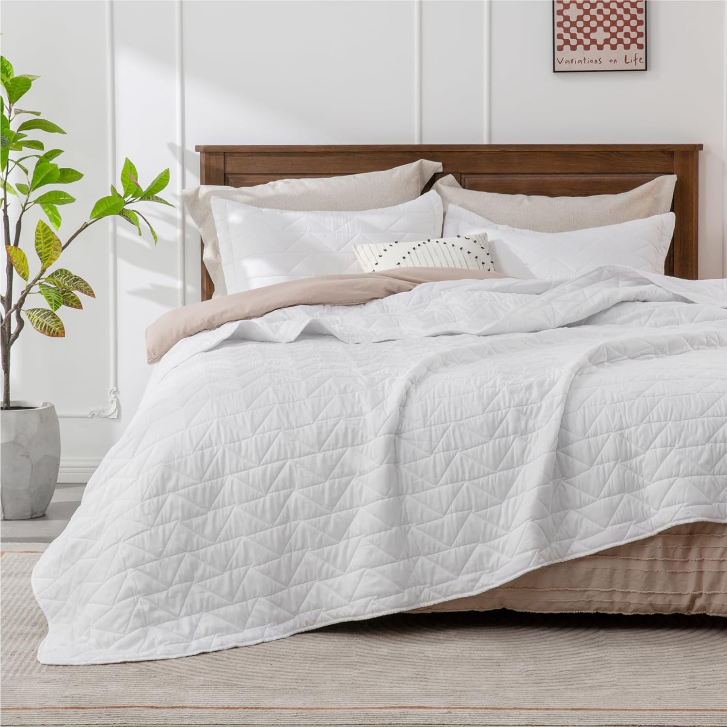 BEDELITE Coverlet Queen Bedspread - Summer Lightweight Full Size Quilt Set, Soft Modern Weave Pattern White Queen Quilt Bedding Set 3 Pieces (1 Quilt 90 x 96 + 2 Pillow Shams)