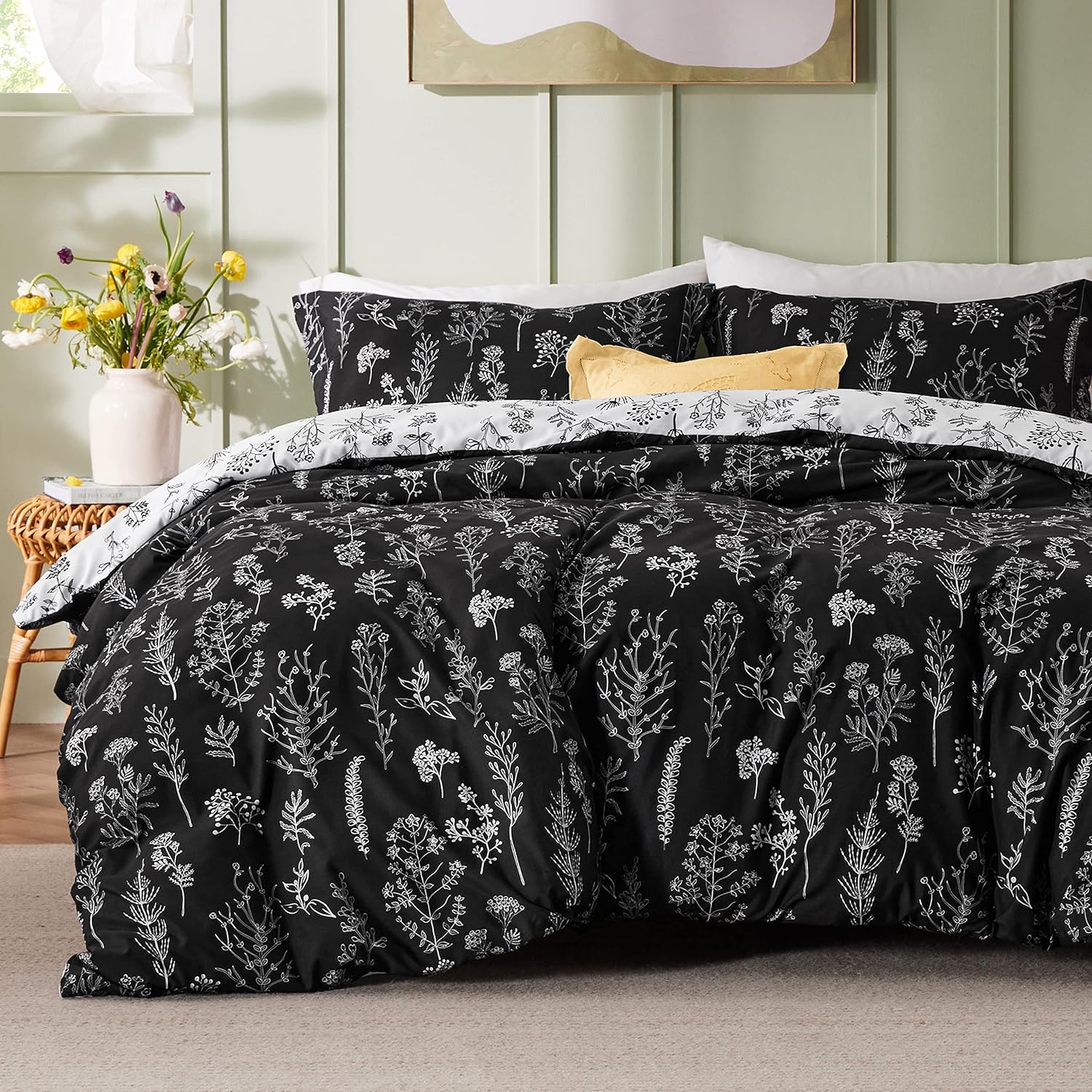 Bedsure King Comforter Set - Black Comforter, Cute Floral Bedding Comforter Sets, 3 Pieces, 1 Soft Reversible Botanical Flowers Comforter and 2 Pillow Shams