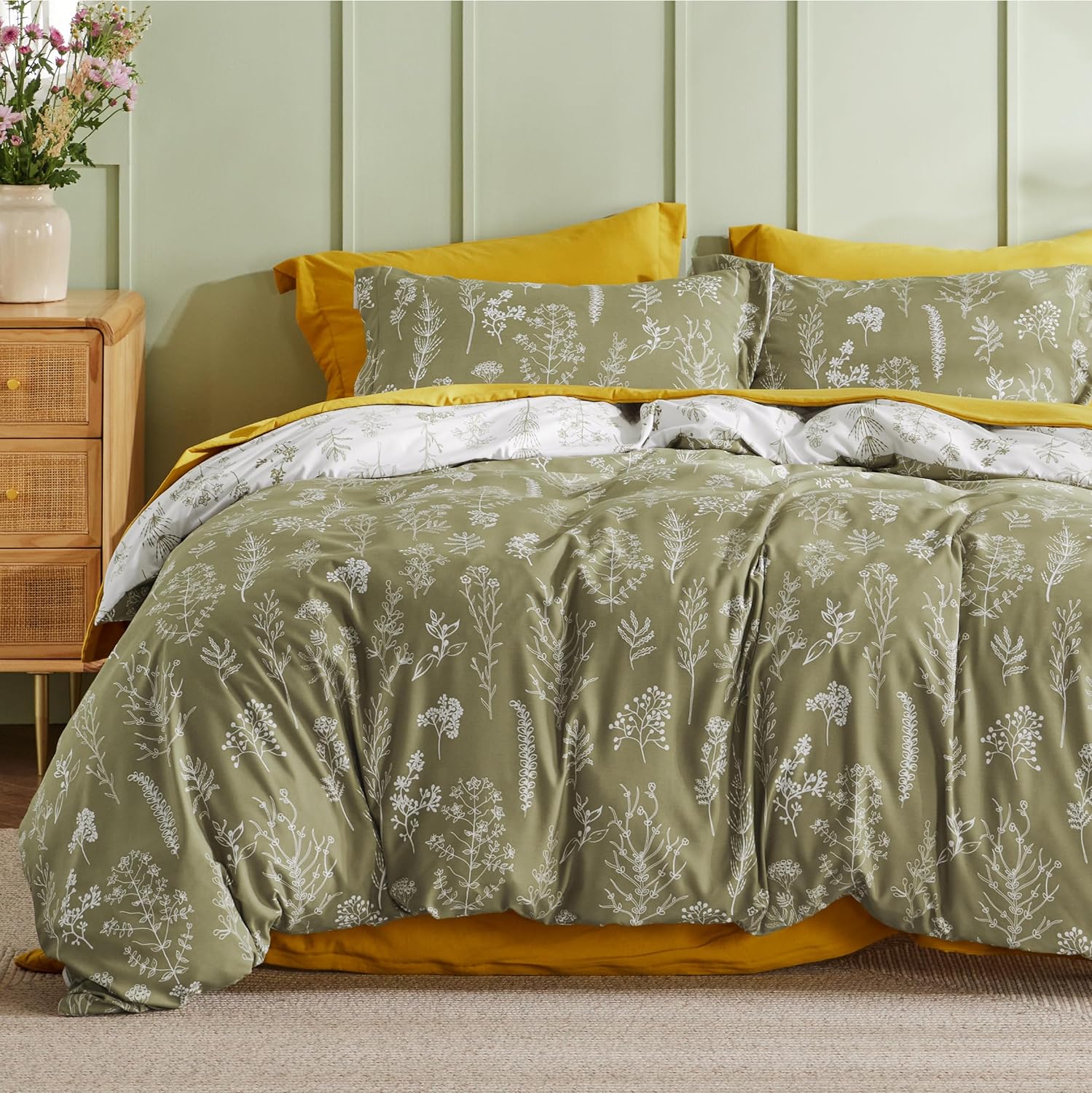 Bedsure Duvet Cover Queen Size - Reversible Floral Duvet Cover Set with Zipper Closure, Olive Green Bedding Set, 3 Pieces, 1 Duvet Cover 90