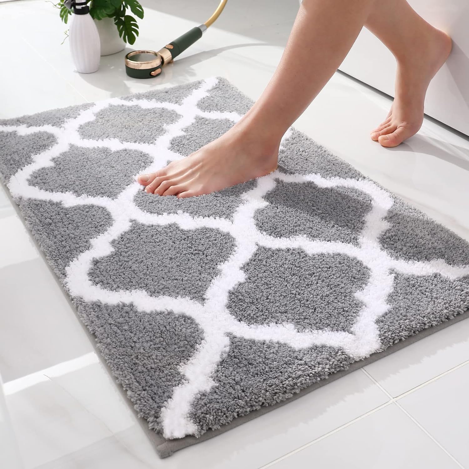 OLANLY Bathroom Rugs 24x16, Soft and Absorbent Microfiber Bath Rugs, Non-Slip Shaggy Shower Carpet, Machine Wash Dry, Bath Mats for Bathroom Floor, Tub and Shower, Grey