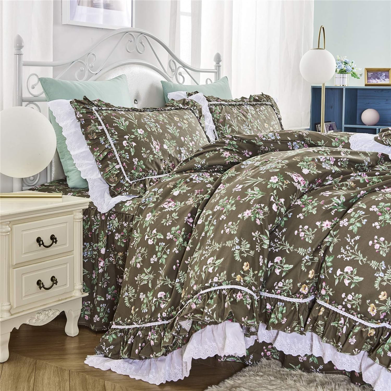 FADFAY Shabby Floral Dovet Cover Set Elegant and Vintage Farmhouse Bedding White Lace and Ruffle Princess Girls Bedding 100% Cotton Super Soft Korean Bedding with Bedskirt, Full Size